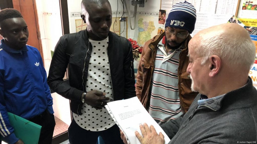 Alberto Matos from the Solim nonprofit helps migrant workers get their rights | Photo: Jochen Faget/DW