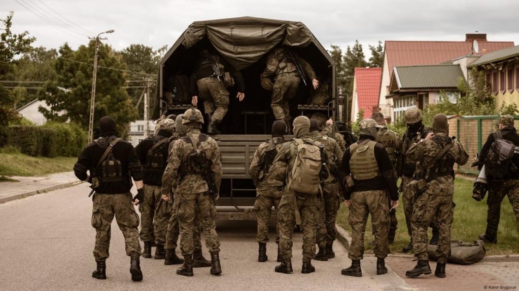 The Polish military is helping to patrol the border with Belarus. Refugees are no longer allowed to claim asylum here | Photo: Karol Grygoruk