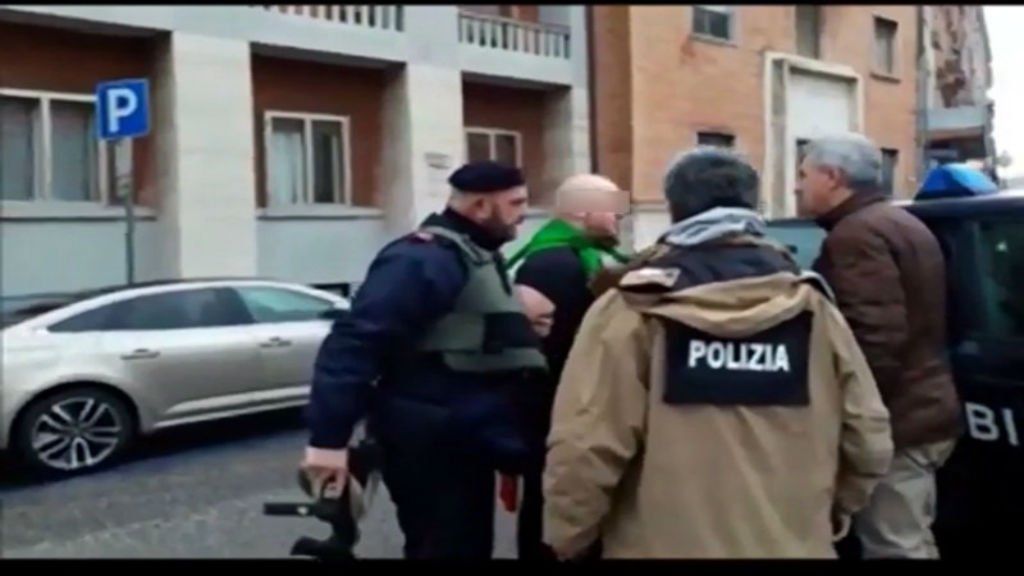Luca Traini is led away by police after carrying out an attack in Macerata, reports suggest he had neo-Nazi tattoos on his body | Photo: Italian National Police Polizia di Stato