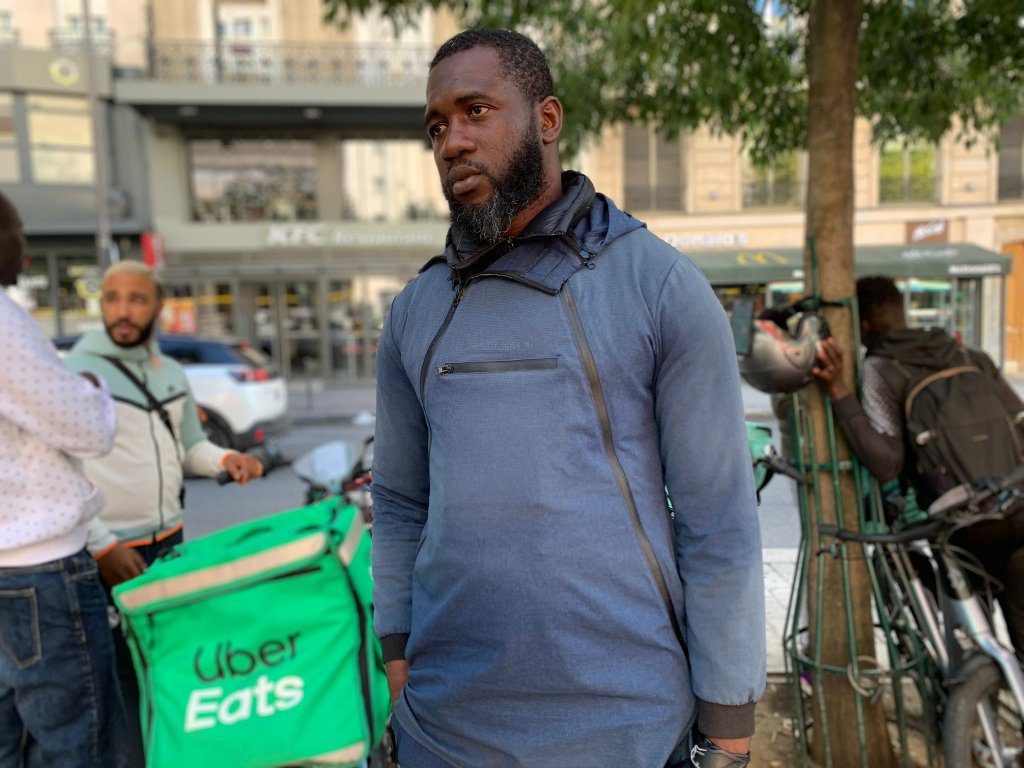 Amidou Koné, a delivery worker for Uber Eats et spokesperson for undocumented employees of the company. His account hasn't yet been desactivated. Photo : InfoMigrants