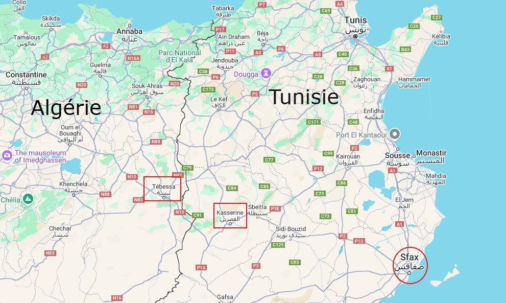 Kamel est passé de Tébessa à Kasserine avec l'aide d'un passeur. La région est montagneuse et désertique par endroit. Crédit : Google maps