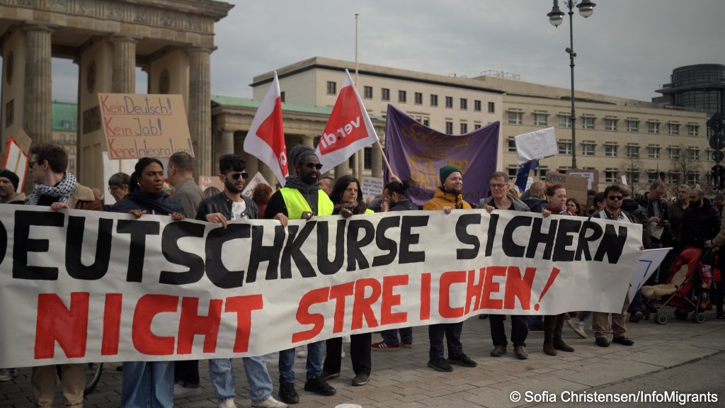 Demonstrators take part in a protest calling for the resumption of subsidised integration courses in Germany. Berlin, March 14, 2026 | Photo: Sofia Christensen / InfoMigrants