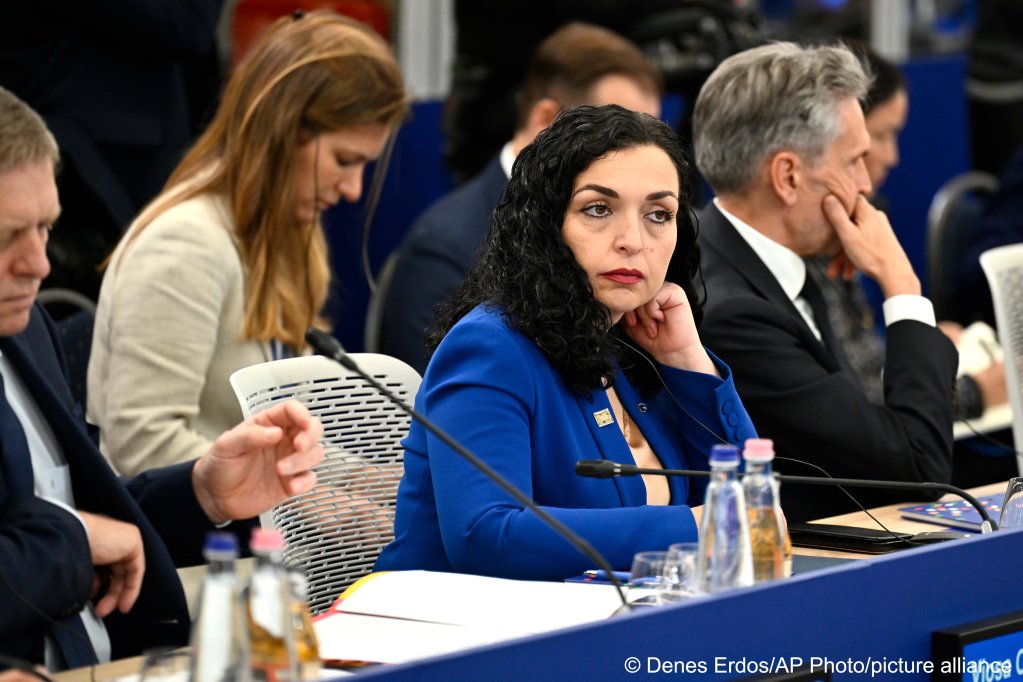 Kosovo's President Vjosa Osmani, center, attends the opening of a plenary session during the EPC Summit. Her country is one of three, with whom the UK will sign agreements | Photo: Denes Erdos / AP Photo/ picture alliance