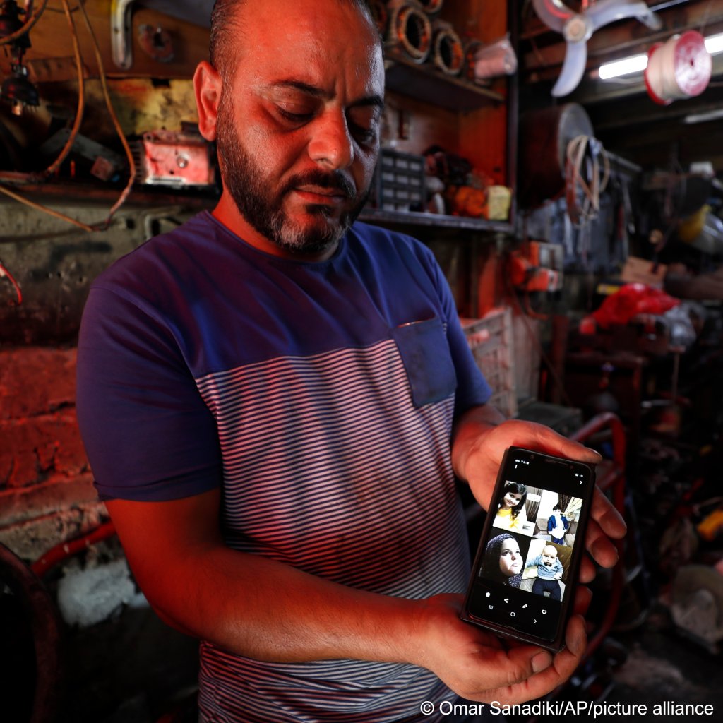 محمد قلعجي يعرض صورة عائلة شقيقه التي قضت بليبيا جراء الاعصار دانيال