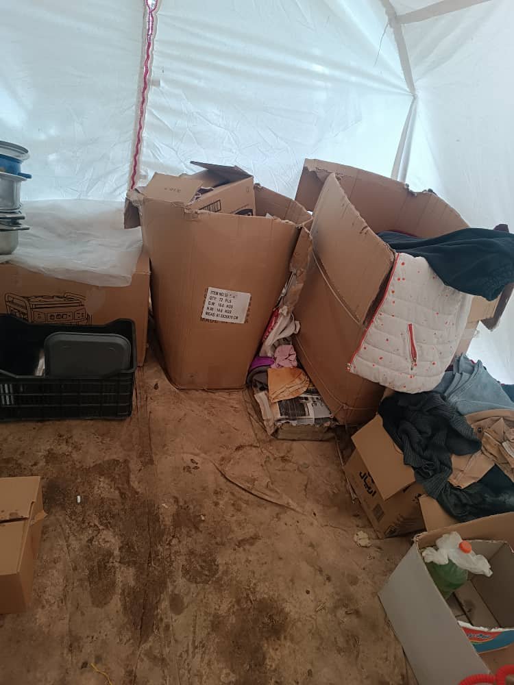 ترتيب الأغراض. أبو الزين السوري المقيم في لبنان أرسل الصورة لمهاجر نيوز