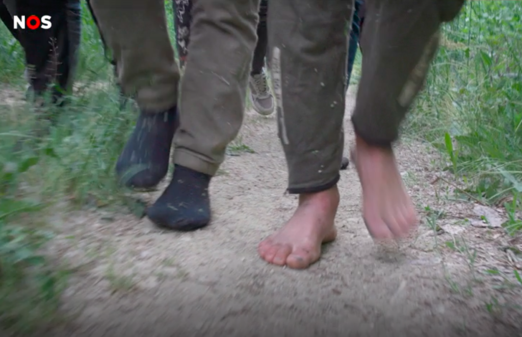 Migrants claimed they had been pushed back at the Bulgarian-Turkish-Greek border and police had taken their shoes | Source: Screenshot from a Dutch report broadcast at https://nos.nl/video/2382944-migranten-met-geweld-grens-over-gezet-we-werden-gebeten-door-honden