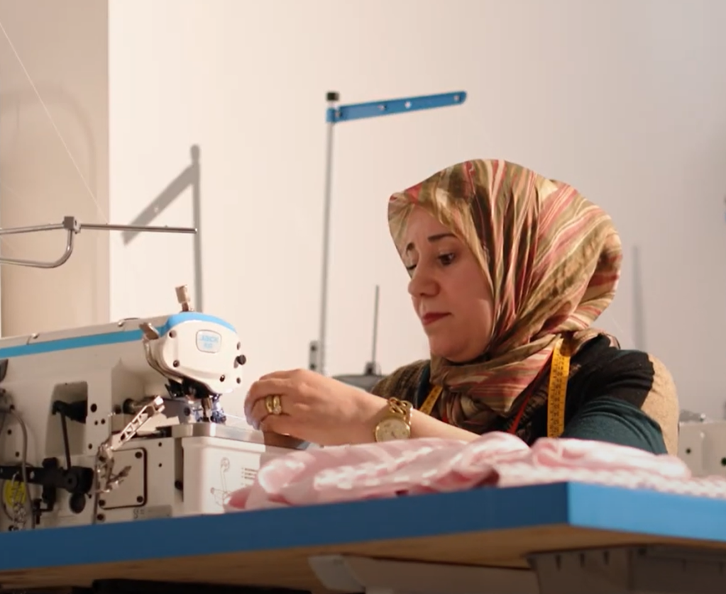 Bouchra Lamdihine from Morocco is now working in a tailoring business after taking part in the Integra project | Photo: Screenshot Progetto Integra video