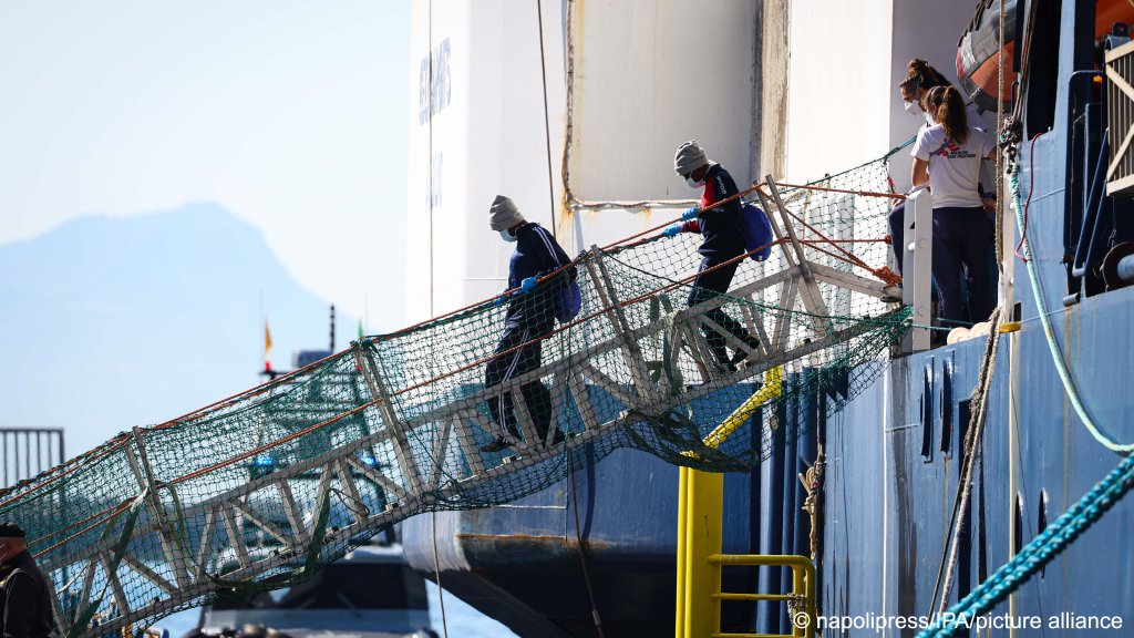 From file: Migrants disembark from the Geo Barents in Naples, Italy, on April 27, 2023 Italy should be able to absorb the numbers of arrivals, thinks Di Giacomo, but it is more difficult when they mostly arrive on Lampedusa | Photo: napolipress/IPA/picture alliance