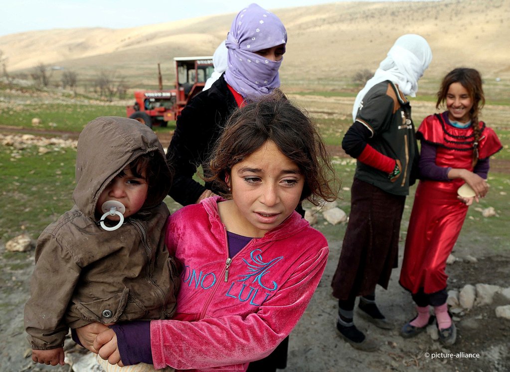 File photo used as illustration: Hundreds of thousands of Yazidis had to flee from the Islamic State, like these people, who were photographed in a valley in the Sinjar mountains in December 2014 | Photo: picture alliance/AA
