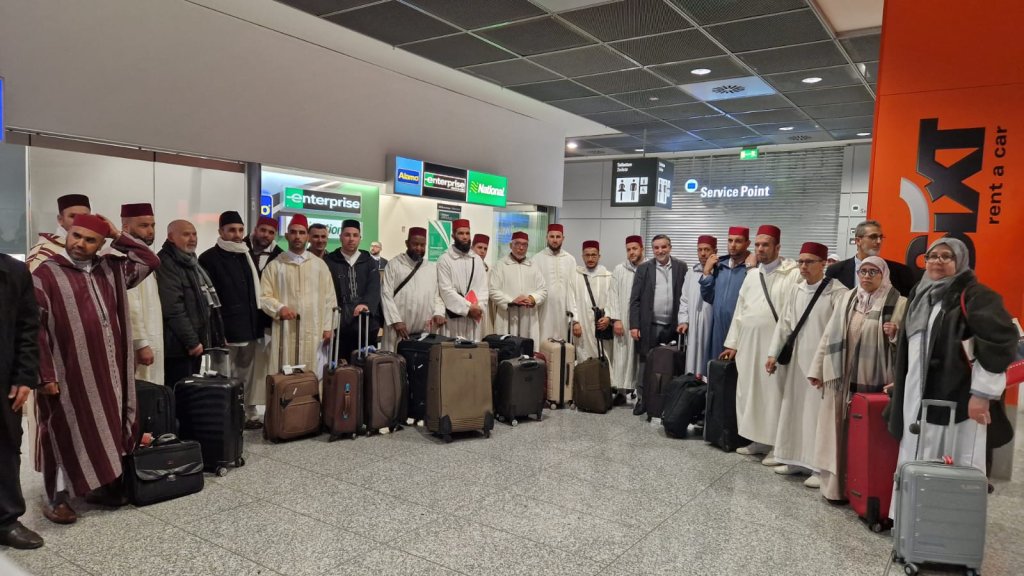 البعثة المغربية من المقرئين والأئمة والمرشدين الدينيين التي وصلت إلى ألمانيا لأجل مهمة التأطير الروحي خلال رمضان 2023. الصورة: المركز المغربي للمغاربة في ألمانيا.
