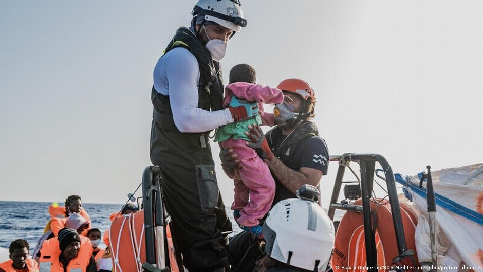 Among the rescued were several infants | Photo: Flavio Gasperini/SOS Mediterranee/dpa/picture-alliance