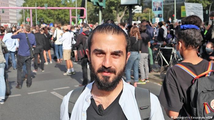 طارق الأوس ناشط حقوقي 