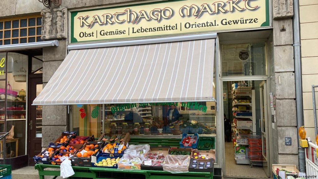 Asian and Middle-Eastern food stores in Greiz need to get a card reader to keep their business afloat | Photo: Ben Knight/DW