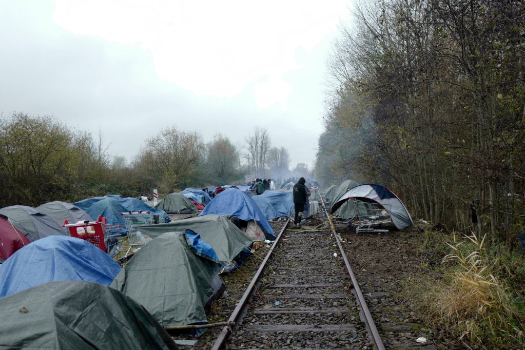 مخيم للمهاجرين في شمال فرنسا. الصورة: AP