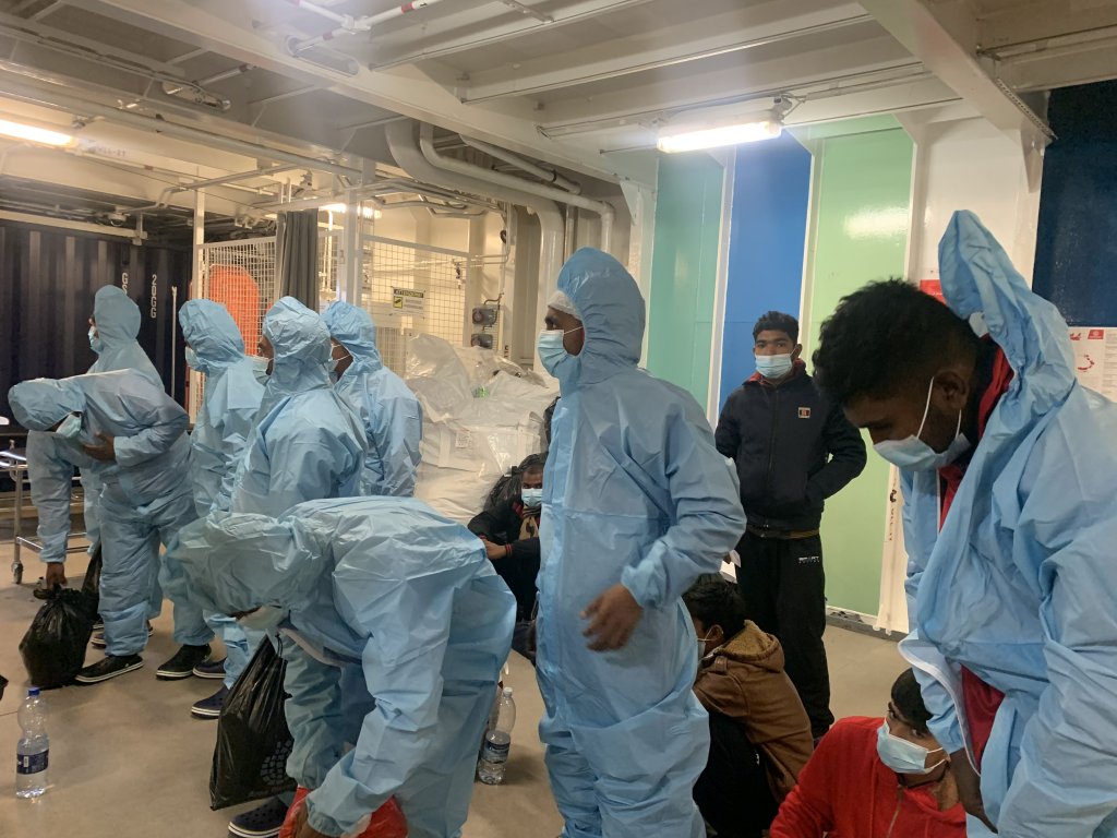 Migrants with scabies were bundled into blue suits before disembarking from the Life Support in Ravenna | Photo: Clare Roth/InfoMigrants