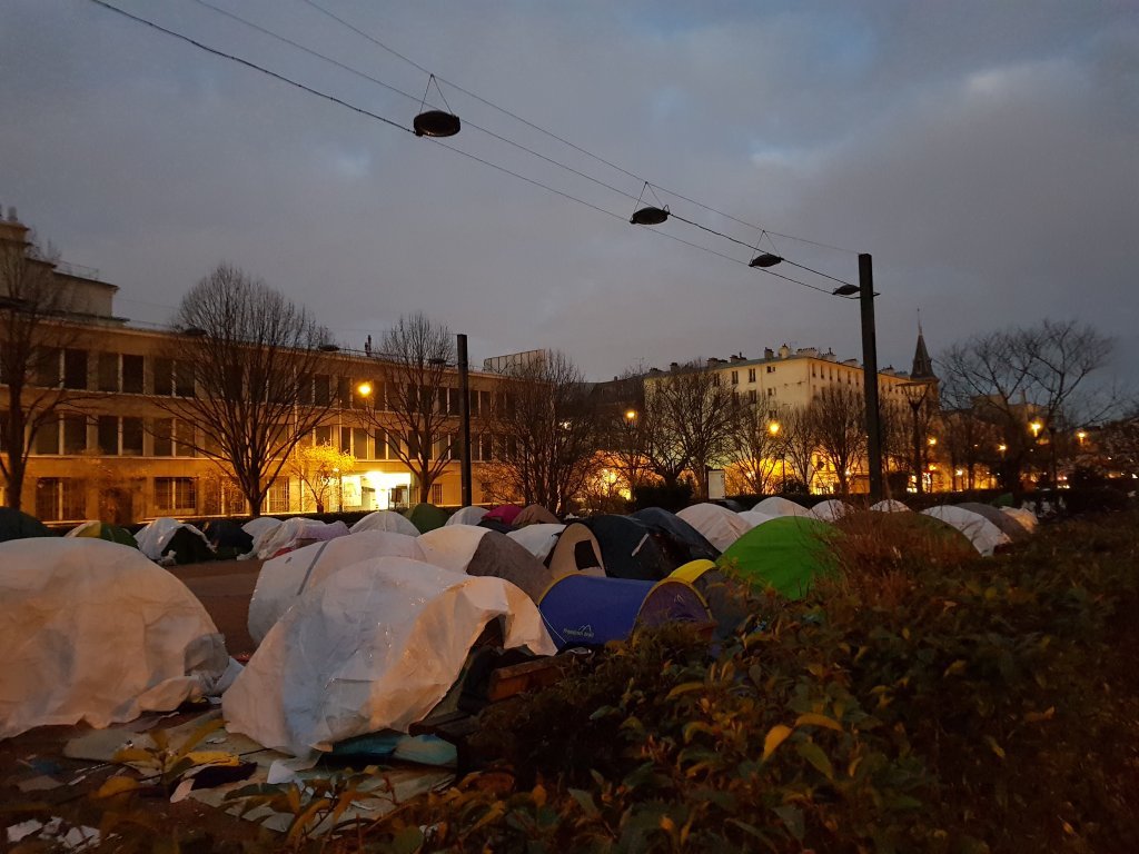 De nombreux immigrés, y compris des mineurs, vivent en France dans des conditions précaires.  Photo d'archive: Camp de migrants à Saint-Denis, au nord de Paris, janvier 2019 |  Photo: Migrants d'information