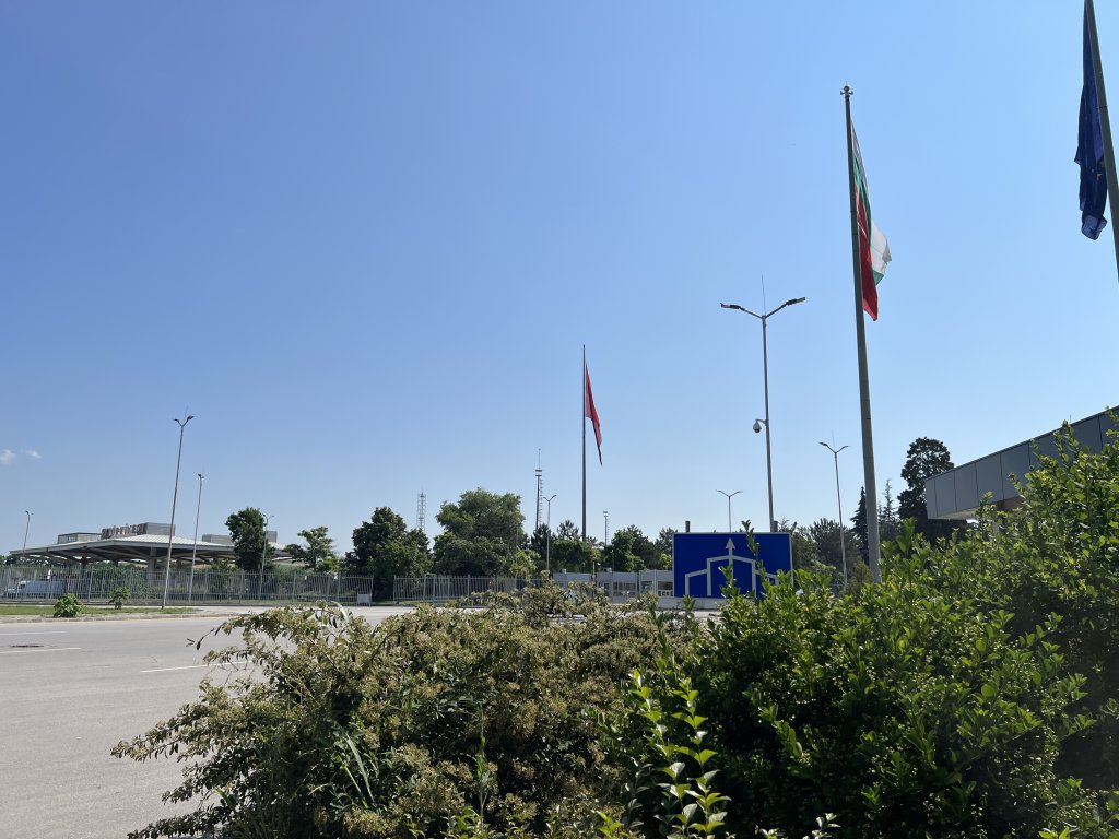 The Kapitan Andreevo border checkpoint at the Turkish-Bulgarian border – an infamous entry point into the European Union for smugglers. June 21, 2023. | Photo: Sou-Jie van Brunnersum/InfoMigrants 