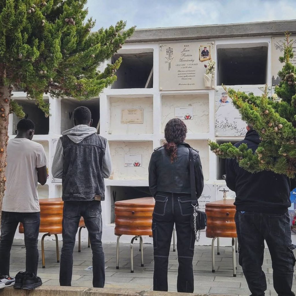A funeral for four migrants who arrived dead on a boat on March 5, 2025. Their immurement took place two days later, on March 7 | Photo: Haridian Marechal