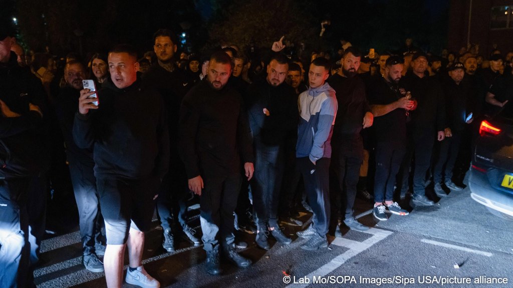 Supporters of Patirot Platform leader and anti- migrant activist Daniel Thomas gather outside Basingstoke Police Station where Thomas was remanded in custody | Photo: Sipa USA/picture alliance