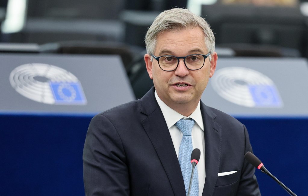 Magnus Brunner, the European Commissioner for Internal Affairs and Migration, wants to see more deportations | Photo:/EPA/RONALD WITTEK