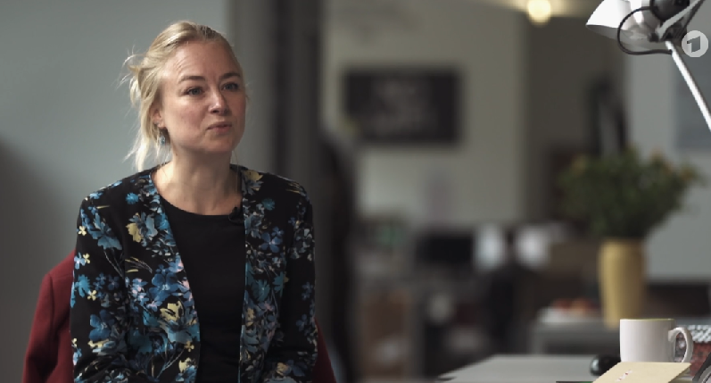 Sanne Terlingen, a Dutch journalist has been looking into the cases of missing migrant children | Source: Screenshot RBB/ARD documentary Handelsware Kind