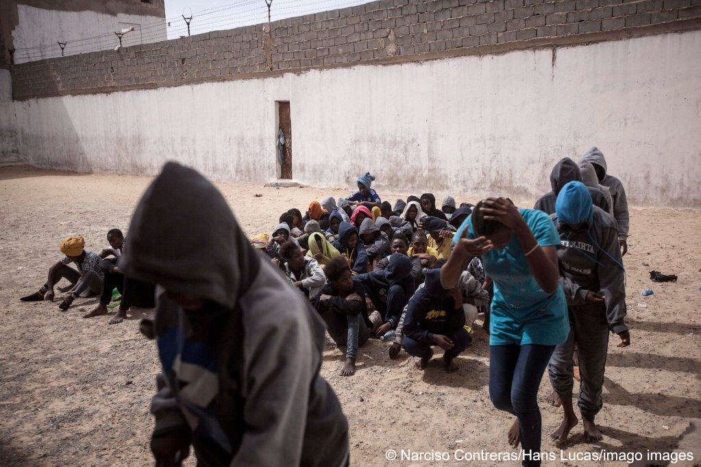 Migrants in Libyan detention centers are kept in inhumane conditions, with many cases of abuse, torture and extortion |  Photo: Narciso Contreras/Hans Lucas/Imago