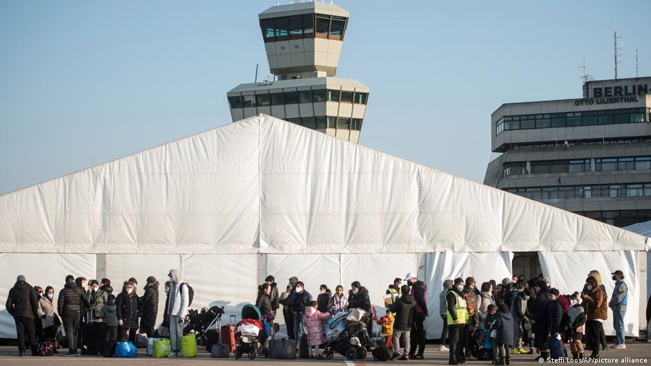 From file: Refugees from Ukraine at Tegel airport in Berlin | Photo: Steffi Loos/AP/picture-alliance