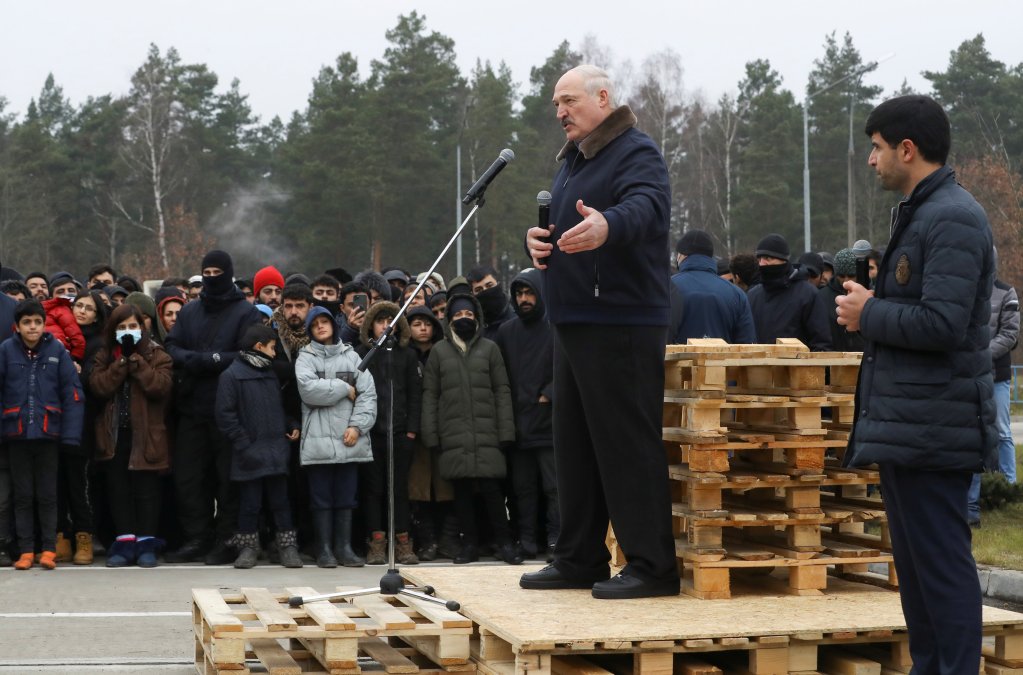 Alexander Lukashenko visits the border region and the logistics center at Bruzgi on November 26 | Photo: Reuters
