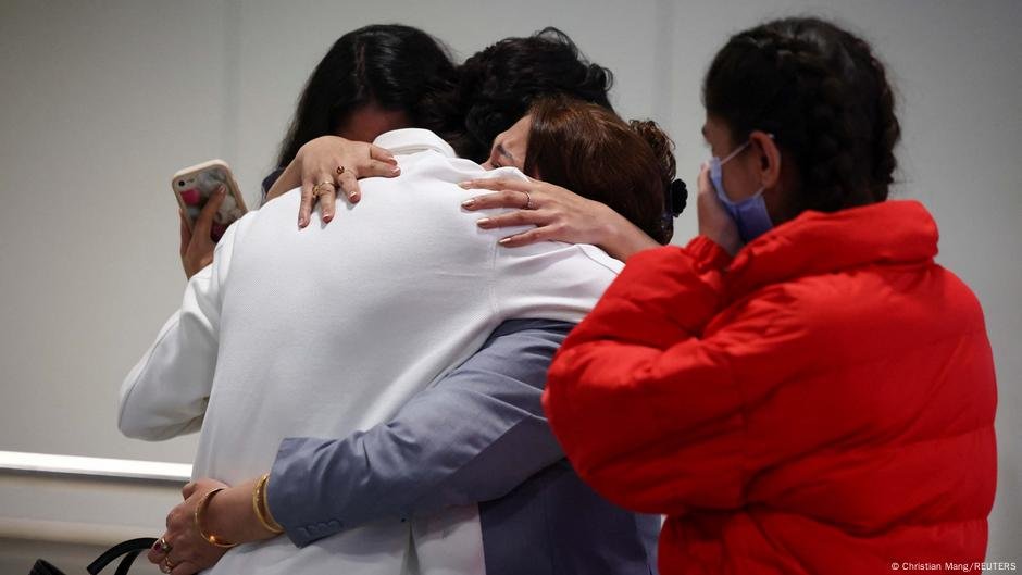 Elham, 29, embraces his mother next to his sisters as he welcomes them at Hannover Airport as a group of Afghan nationals arrive in Germany from Pakistan, September 1, 2025 | Photo: REUTERS/Christian Mang