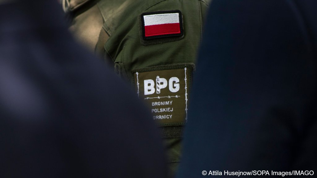 File photo used as illustration: Anti-migrant protests are becoming more and more common across Europe, including at this one outside the German embassy in Warsaw, calling on Germany to stop returning migrants to Poland | Photo: Attila Husejnow / SOPA images / IMAGO