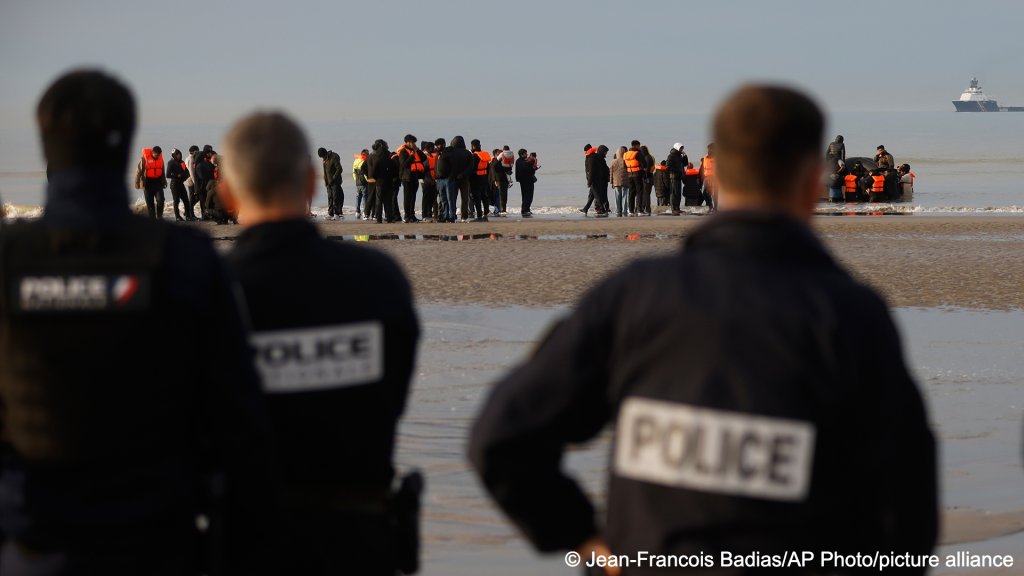 File photo: Migrants attempt to cross the English Channel from Gravelines, France, to the UK on November 6, 2025 | Photo: picture alliance