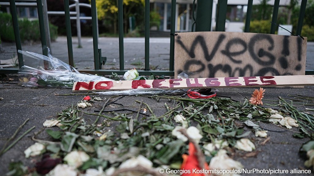 Locals say they don't want refugees and asylum seekers in their midst, citing a perceived expectation of rising crime | Photo: Georgios Kostomitsopoulos/NurPhotos/picture-alliance