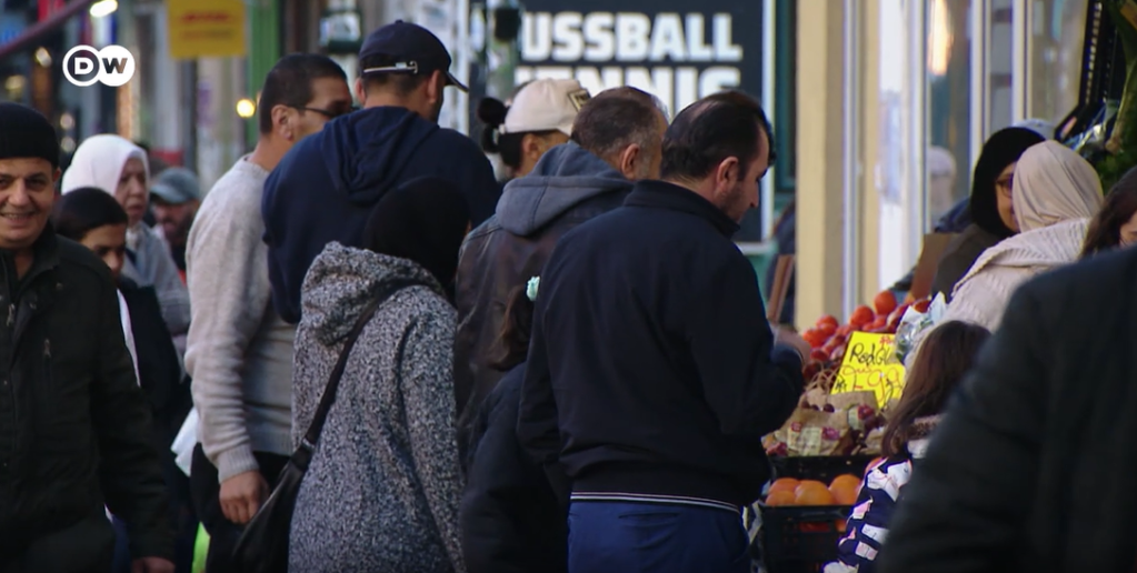 How many Syrians in Germany are actually keen to return home to Syria? | Source: Screenshot DW video