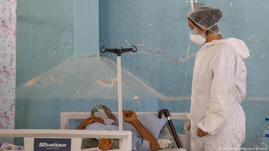 In addition to political upheaval, Tunisia is also struggling with its response to the COVID-19 pandemic | Photo: Yassine Gaidi/picture-alliance