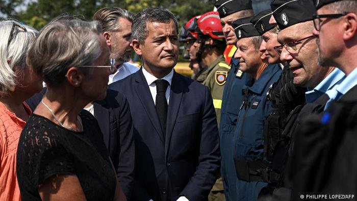غادر وزير الداخلية الفرنسي جيرالد دارمانان مركز المؤتمرات بعد الإعلان عن هجوم وقع في مدينة آنسي (شرق فرنسا).