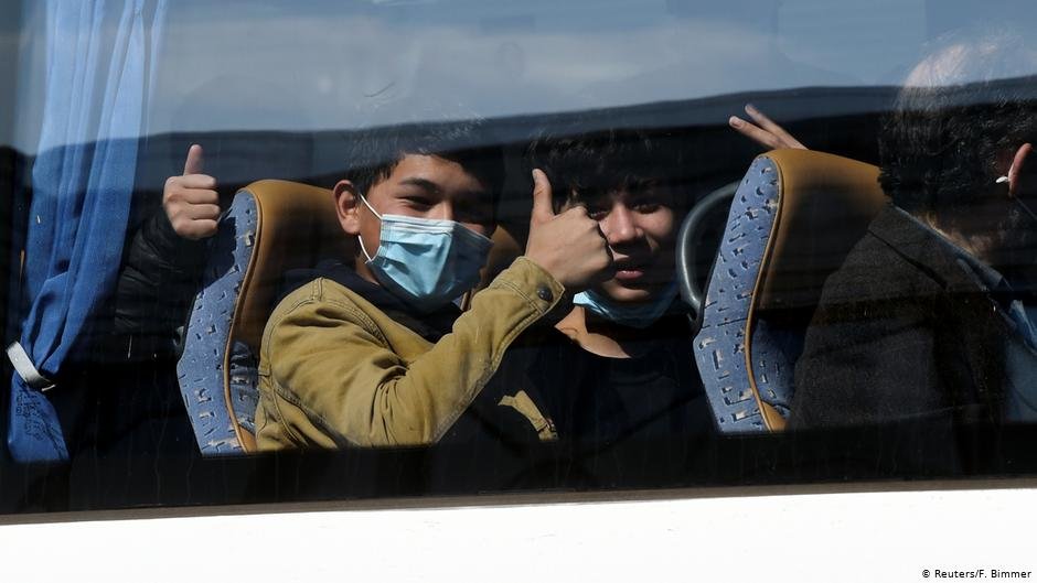 Refugee children on the bus after their arrival in Hannover airport | Photo: Reuters/F.Bimmer