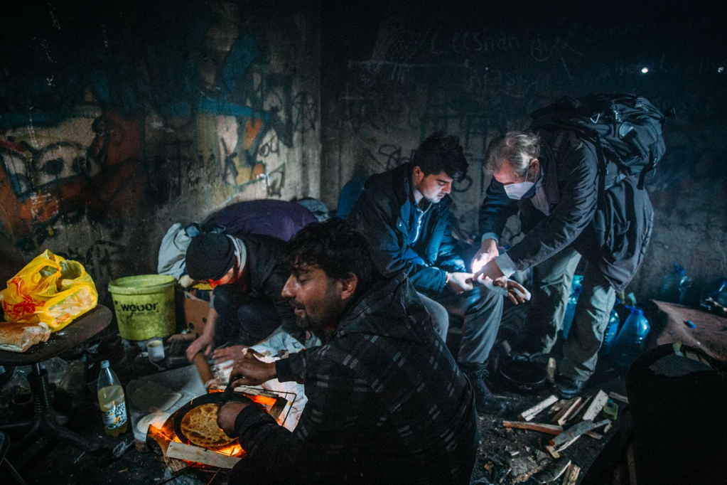 German streetwork doctor Gerhard Trabert treating migrants inside an abandoned building in Bihać, Bosnia in January 2021 | Photo: Alea Horst