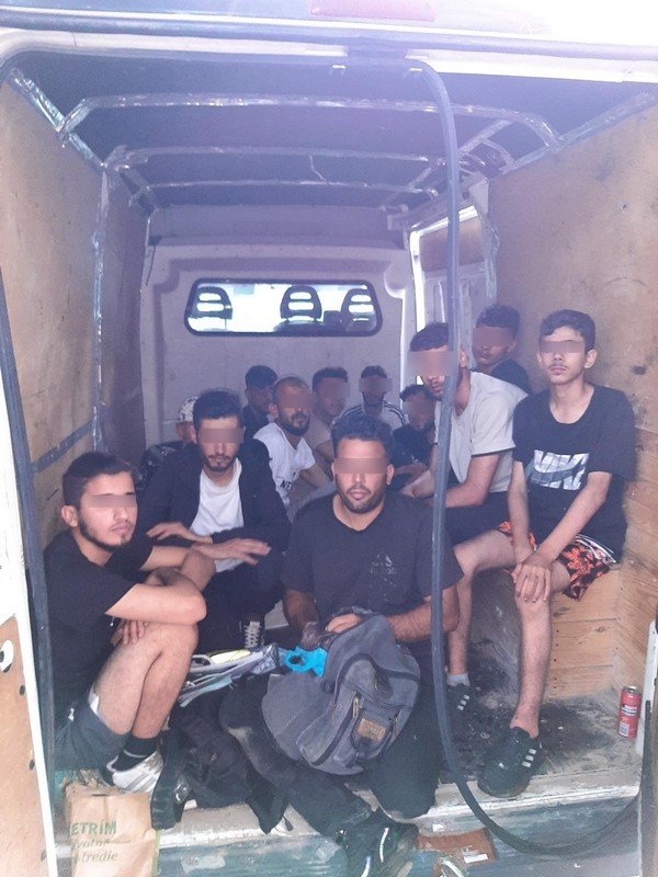 Some of the Syrian men found in the back of a white van with a Belgian numberplate in Görlitz on Sunday | Source: Bundespolizeidirektion Ludwigsdorf press release