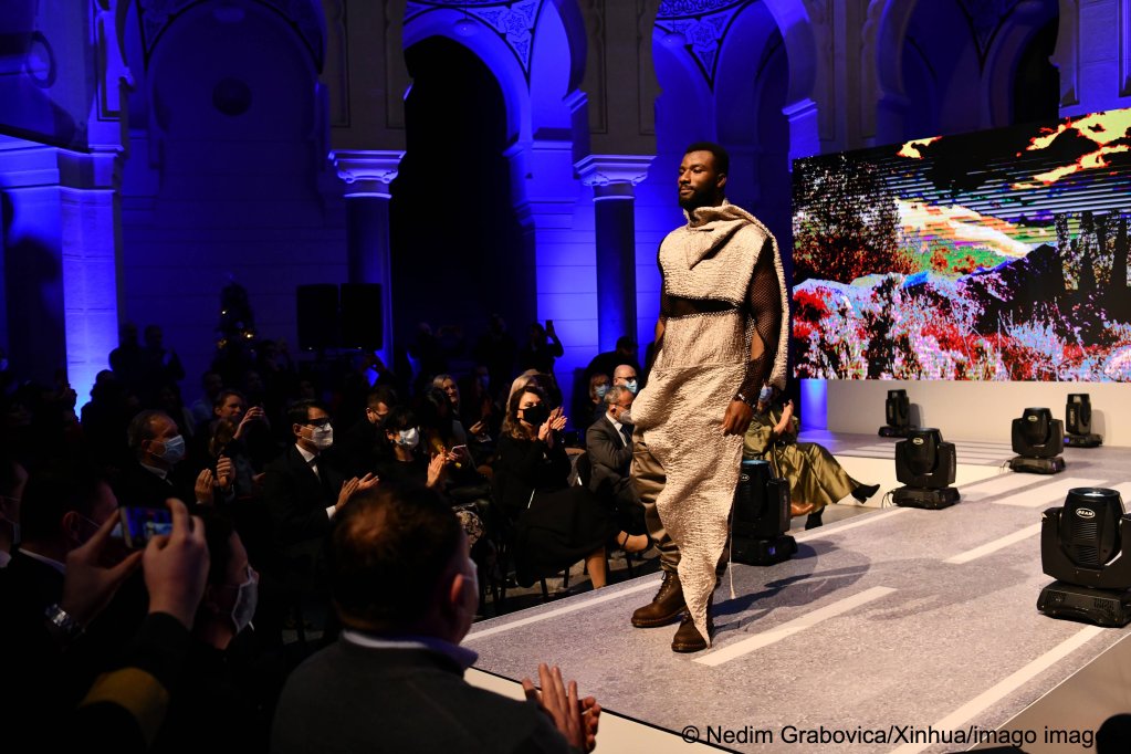 Fashion knows no boundaries: this is message that the migrants involved involved in the project sought to convey | Photo: Nedim Grabovica/Xinhua/Imago Images