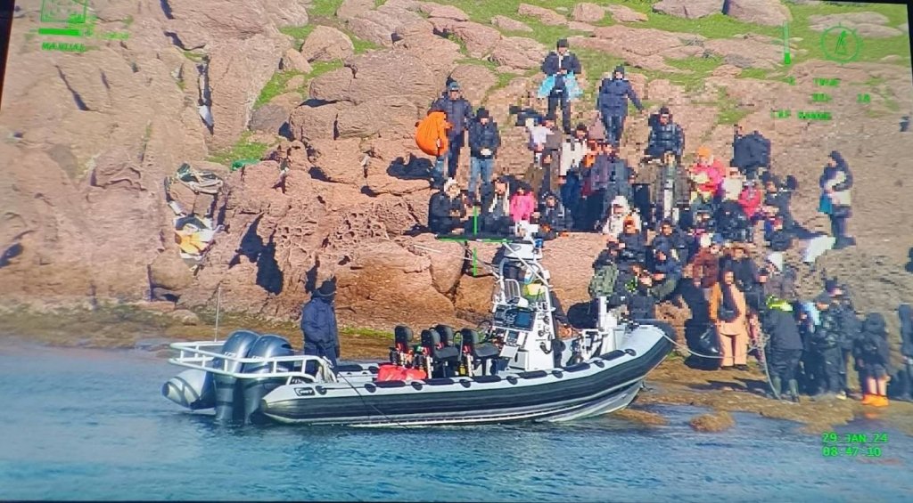 Smugglers often drop migrants off on deserted islets to force the coast guard to rescue them while they quietly make their getaway | Photo: Hellenic Coast Guard