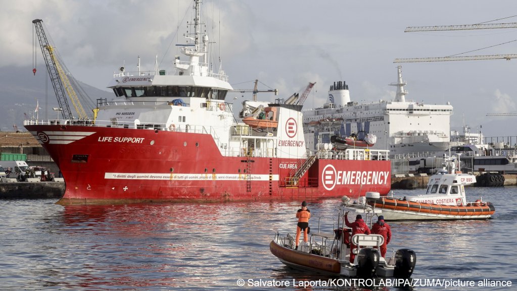 The Life Support rescue ship in the port of Naples, Italy, on December 17, 2025 | Photo: picture alliance