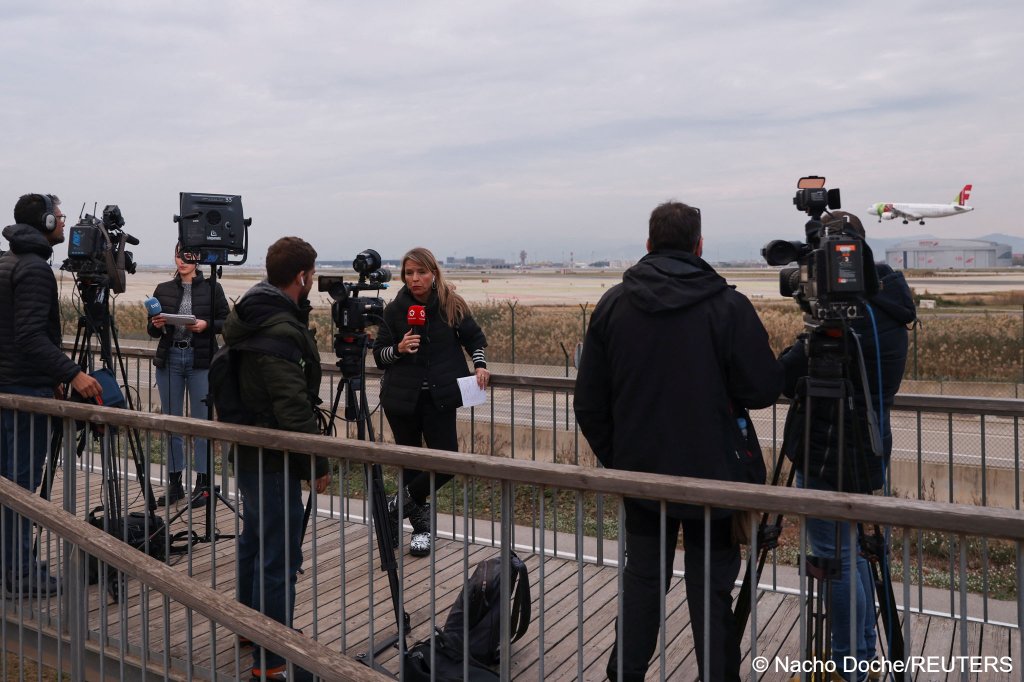 Journalists flocked to Barcelona's El Prat airport to report on the incident that took place on December 7, 2022 | Photo: REUTERS/Nacho Doce