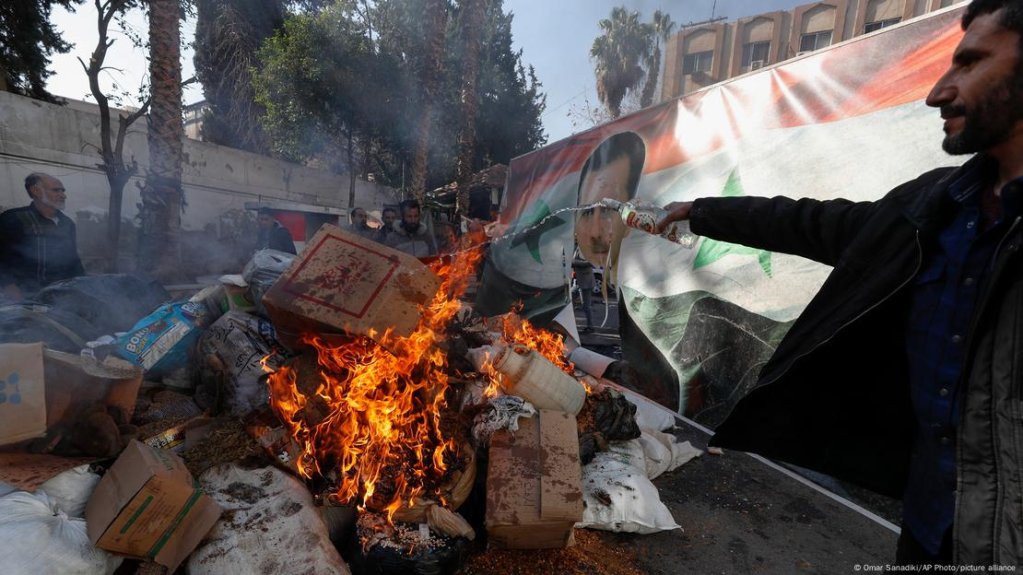 'My only goal ever was to see the end of the regime,' Hassan, a Syrian man living in Berlin, explains, referring to Syria's dictatorial Assad regime | Photo: Omar Sanadiki/AP Photo/picture alliance