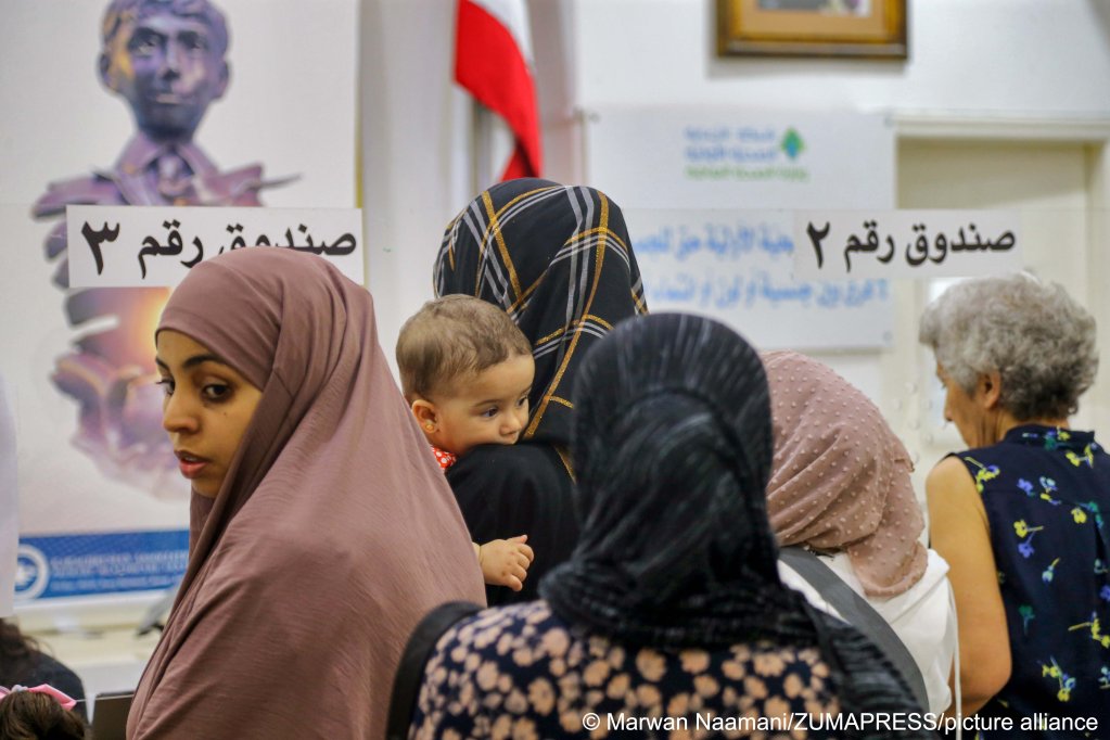 Syrian refugees wait for a medical checkup in Beirut | Photo: picture alliance / Marwan Naamani / ZUMA Press Wire