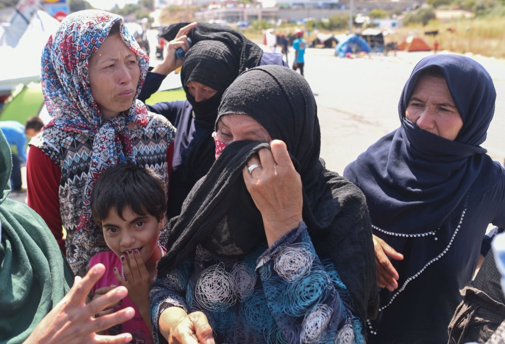 Migrant women on Lesbos can't hold back their tears in the days following the fire that destroyed the Moria camp | Photo: Mehdi Chebil