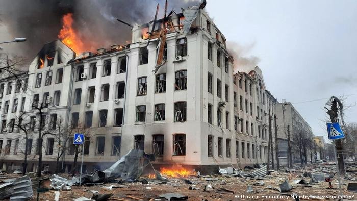 مبنى جامعة خاركيف التاريخية تعرض للدمار بقصف صاروخي روسي