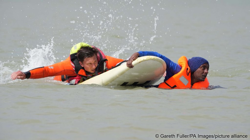A member of the French fire service uses a buoyancy aid to rescue migrants from the water off the coast of Berck, France, after a failed attempt to board a small boat and cross the English Channel on June 15, 2026 | Photo: Gareth Fuller/PA Wire