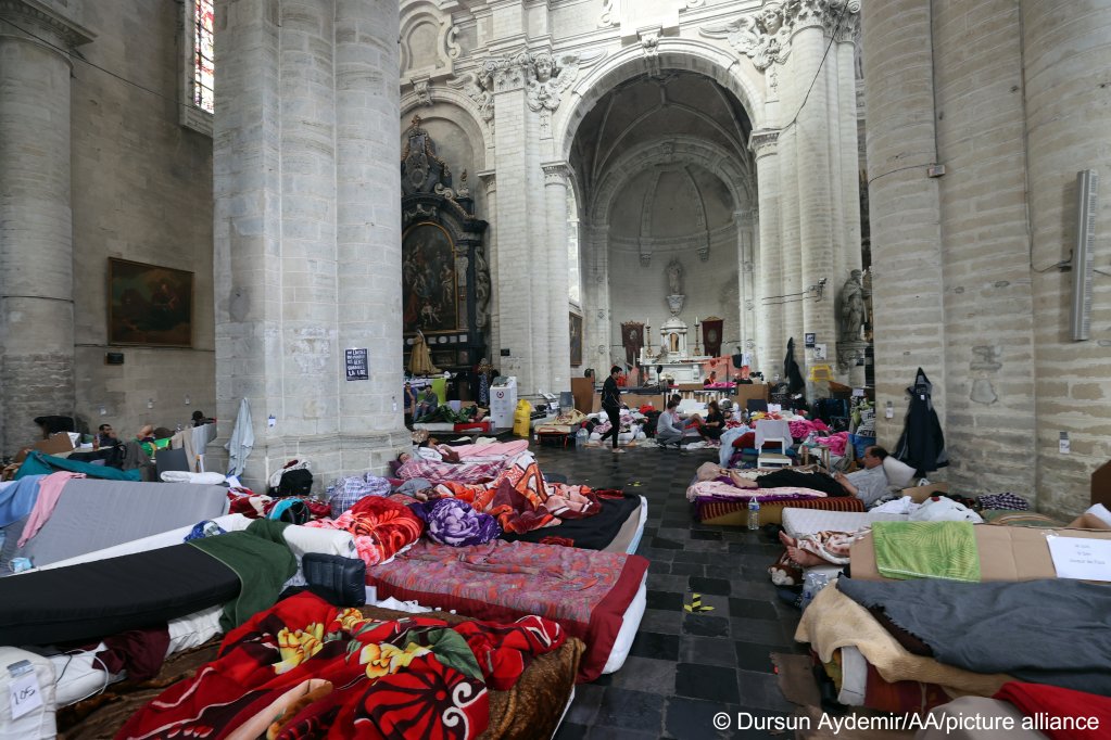 Migrants on hunger strike are occupying the church Saint John the Baptist at the Beguinage in Brussels | Photo: Dursun Aydemir/AA/picture-alliance