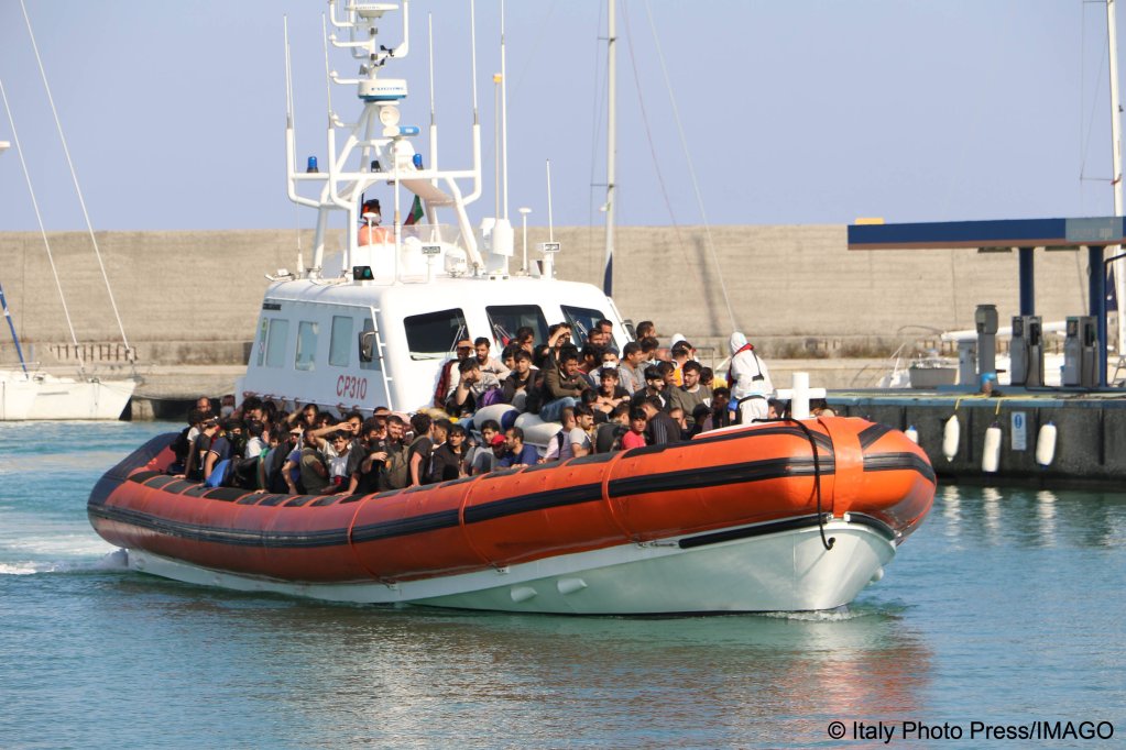 Migrants arrive on the Calabrian coast over the weekend [June 18-19, 2022] | Photo: Albano Angiletta / Italy Photo Press / Imago