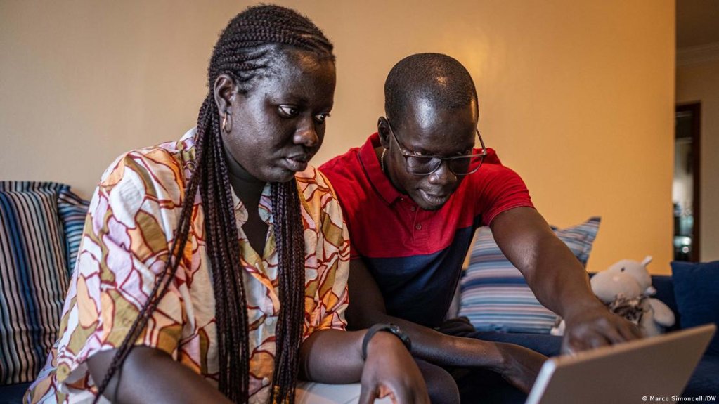 Ndeye Yacine Ndiaye and her husband discuss the new posts on their media platform dedicated to the sub-Saharan African community in Morocco | Photo: Marco Simoncelli/DW
